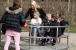 Den Haag 24 maart 2018
Barbie (Samantha de Jong) met haar kinderen Angelina en Milano en twee vriendinnen in een speeltuin.