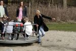 Den Haag 24 maart 2018
Barbie (Samantha de Jong) met haar kinderen Angelina en Milano en twee vriendinnen in een speeltuin.