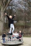 Den Haag 24 maart 2018
Barbie (Samantha de Jong) met haar kinderen Angelina en Milano en twee vriendinnen in een speeltuin.