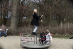 Den Haag 24 maart 2018
Barbie (Samantha de Jong) met haar kinderen Angelina en Milano en twee vriendinnen in een speeltuin.