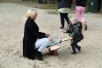 Den Haag 24 maart 2018
Barbie (Samantha de Jong) met haar kinderen Angelina en Milano en twee vriendinnen in een speeltuin.