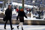 Amsterdam 19 maart 2018
Carice v Houten met haar vriend Guy Pierce op straat in Amsterdam