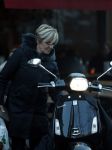 Amsterdam 14 maart 2018 
Caroline Tensen met zoon Bob Wisse en haar hondje op de vespa scooter
