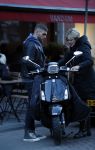 Amsterdam 14 maart 2018 
Caroline Tensen met zoon Bob Wisse en haar hondje op de vespa scooter