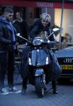 Amsterdam 14 maart 2018 
Caroline Tensen met zoon Bob Wisse en haar hondje op de vespa scooter