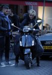 Amsterdam 14 maart 2018 
Caroline Tensen met zoon Bob Wisse en haar hondje op de vespa scooter