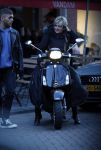 Amsterdam 14 maart 2018 
Caroline Tensen met zoon Bob Wisse en haar hondje op de vespa scooter