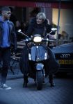 Amsterdam 14 maart 2018 
Caroline Tensen met zoon Bob Wisse en haar hondje op de vespa scooter