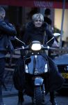 Amsterdam 14 maart 2018 
Caroline Tensen met zoon Bob Wisse en haar hondje op de vespa scooter