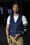 Amsterdam 15 maart 2018  
Presentatie kledinglijn Remy Bonjasky. Charly Luske met zijn arm in een brace na ongeluk met snowboard