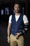 Amsterdam 15 maart 2018  
Presentatie kledinglijn Remy Bonjasky. Charly Luske met zijn arm in een brace na ongeluk met snowboard