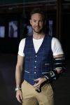 Amsterdam 15 maart 2018  
Presentatie kledinglijn Remy Bonjasky. Charly Luske met zijn arm in een brace na ongeluk met snowboard