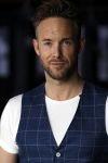 Amsterdam 15 maart 2018  
Presentatie kledinglijn Remy Bonjasky. Charly Luske met zijn arm in een brace na ongeluk met snowboard