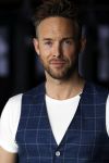 Amsterdam 15 maart 2018  
Presentatie kledinglijn Remy Bonjasky. Charly Luske met zijn arm in een brace na ongeluk met snowboard