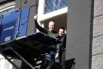Amsterdam 12 maart 2018
Dries en Honoria Roelvink  verhuizen naar hun nieuwe appartement op de pc Hooftstraat