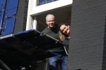 Amsterdam 12 maart 2018
Dries en Honoria Roelvink  verhuizen naar hun nieuwe appartement op de pc Hooftstraat