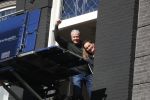 Amsterdam 12 maart 2018
Dries en Honoria Roelvink  verhuizen naar hun nieuwe appartement op de pc Hooftstraat