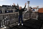 Amsterdam 12 maart 2018
Dries en Honoria Roelvink  verhuizen naar hun nieuwe appartement op de pc Hooftstraat