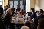 Den Haag 12 maart 2018
Fractievoorzitters Klaas Dijkhoff (VVD), Jesse Klaver (Groen Links), Lilian Marijnissen (SP) en Thierry Baudet (FvD) zijn met elkaar in gesprek in het Libelle Nieuwscafe ( Dudok). Ebru Umar is tafeldame