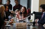 Den Haag 12 maart 2018
Fractievoorzitters Klaas Dijkhoff (VVD), Jesse Klaver (Groen Links), Lilian Marijnissen (SP) en Thierry Baudet (FvD) zijn met elkaar in gesprek in het Libelle Nieuwscafe ( Dudok). Ebru Umar is tafeldame
