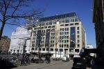 Amsterdam 19 maart 2018 
In dit complex op de dam heeft Edgar Davids twee appartementen gekocht