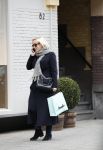 Amsterdam 16 maart 2018 
Eva Jinek zwanger bellend op straat