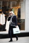 Amsterdam 16 maart 2018 
Eva Jinek zwanger bellend op straat