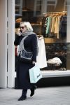 Amsterdam 16 maart 2018 
Eva Jinek zwanger bellend op straat