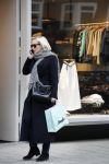 Amsterdam 16 maart 2018 
Eva Jinek zwanger bellend op straat