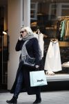 Amsterdam 16 maart 2018 
Eva Jinek zwanger bellend op straat