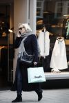 Amsterdam 16 maart 2018 
Eva Jinek zwanger bellend op straat