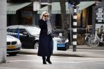 Amsterdam 16 maart 2018 
Eva Jinek zwanger bellend op straat