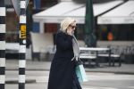 Amsterdam 16 maart 2018 
Eva Jinek zwanger bellend op straat