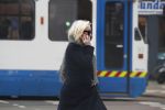 Amsterdam 16 maart 2018 
Eva Jinek zwanger bellend op straat