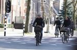 Amsterdam 22 maart 2018 
Frank Rijkaard met bloemen op zijn fiets