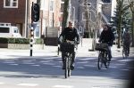 Amsterdam 22 maart 2018 
Frank Rijkaard met bloemen op zijn fiets