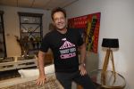 de Kwakel 23 maart 2018
Gerard Joling met nieuwe t shirts op kantoor van Entertainment.nl