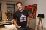 de Kwakel 23 maart 2018
Gerard Joling met nieuwe t shirts op kantoor van Entertainment.nl