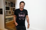 de Kwakel 23 maart 2018
Gerard Joling met nieuwe t shirts op kantoor van Entertainment.nl