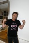 de Kwakel 23 maart 2018
Gerard Joling met nieuwe t shirts op kantoor van Entertainment.nl