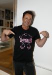 de Kwakel 23 maart 2018
Gerard Joling met nieuwe t shirts op kantoor van Entertainment.nl