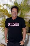 de Kwakel 23 maart 2018
Gerard Joling met nieuwe t shirts op kantoor van Entertainment.nl