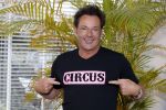 de Kwakel 23 maart 2018
Gerard Joling met nieuwe t shirts op kantoor van Entertainment.nl