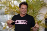 de Kwakel 23 maart 2018
Gerard Joling met nieuwe t shirts op kantoor van Entertainment.nl