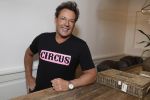 de Kwakel 23 maart 2018
Gerard Joling met nieuwe t shirts op kantoor van Entertainment.nl