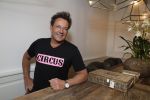 de Kwakel 23 maart 2018
Gerard Joling met nieuwe t shirts op kantoor van Entertainment.nl