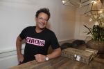 de Kwakel 23 maart 2018
Gerard Joling met nieuwe t shirts op kantoor van Entertainment.nl