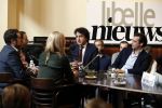 Den Haag 12 maart 2018
Fractievoorzitters Klaas Dijkhoff (VVD), Jesse Klaver (Groen Links), Lilian Marijnissen (SP) en Thierry Baudet (FvD) zijn met elkaar in gesprek in het Libelle Nieuwscafe ( Dudok)