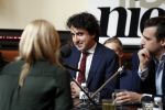 Den Haag 12 maart 2018
Fractievoorzitters Klaas Dijkhoff (VVD), Jesse Klaver (Groen Links), Lilian Marijnissen (SP) en Thierry Baudet (FvD) zijn met elkaar in gesprek in het Libelle Nieuwscafe ( Dudok)