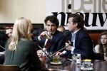 Den Haag 12 maart 2018
Fractievoorzitters Klaas Dijkhoff (VVD), Jesse Klaver (Groen Links), Lilian Marijnissen (SP) en Thierry Baudet (FvD) zijn met elkaar in gesprek in het Libelle Nieuwscafe ( Dudok)